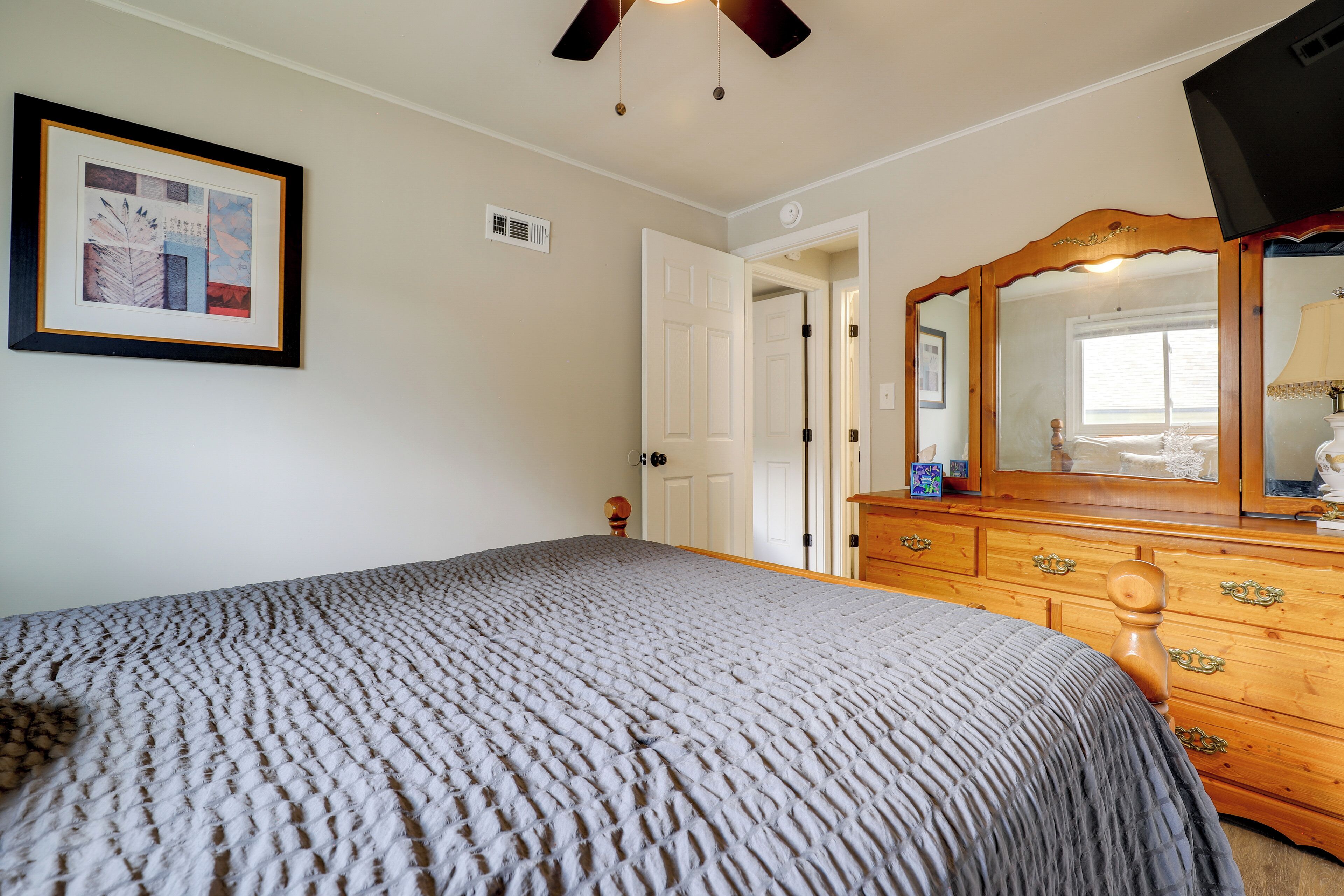 Iron/ironing board, Internet, bed sheets, wheelchair access