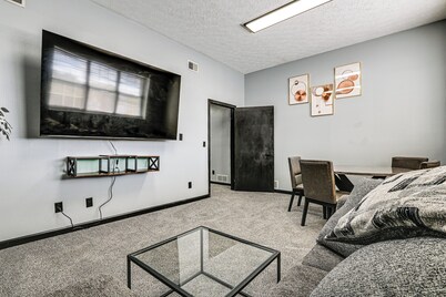 Shop & Stroll! Central Parkersburg Stay Near Dtwn