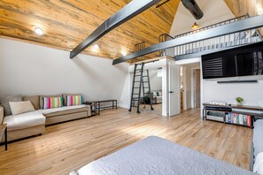 Room - A frame Family Escape with Water Views (Oak Point)