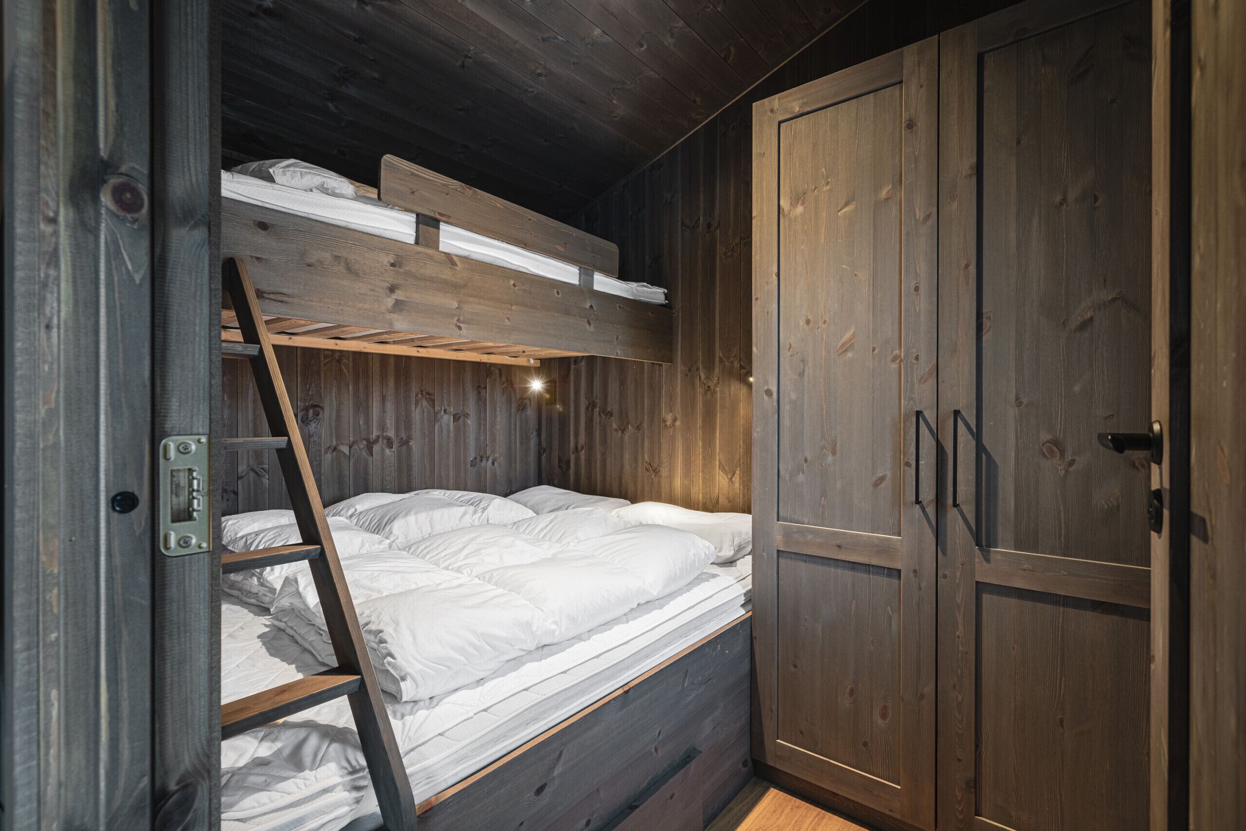 3 dormitorios, tabla de planchar con plancha, wifi gratis y ropa de cama