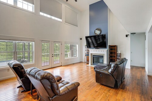 Spacious Group Getaway Near Cincinnati and Dayton