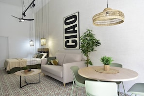 Dining - Vrbo Property (Valencia)