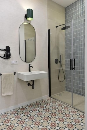 Bathroom - Vrbo Property (Valencia)