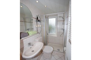 Bathroom - Type 2 in the "Schwardt" house (Kellenhusen)