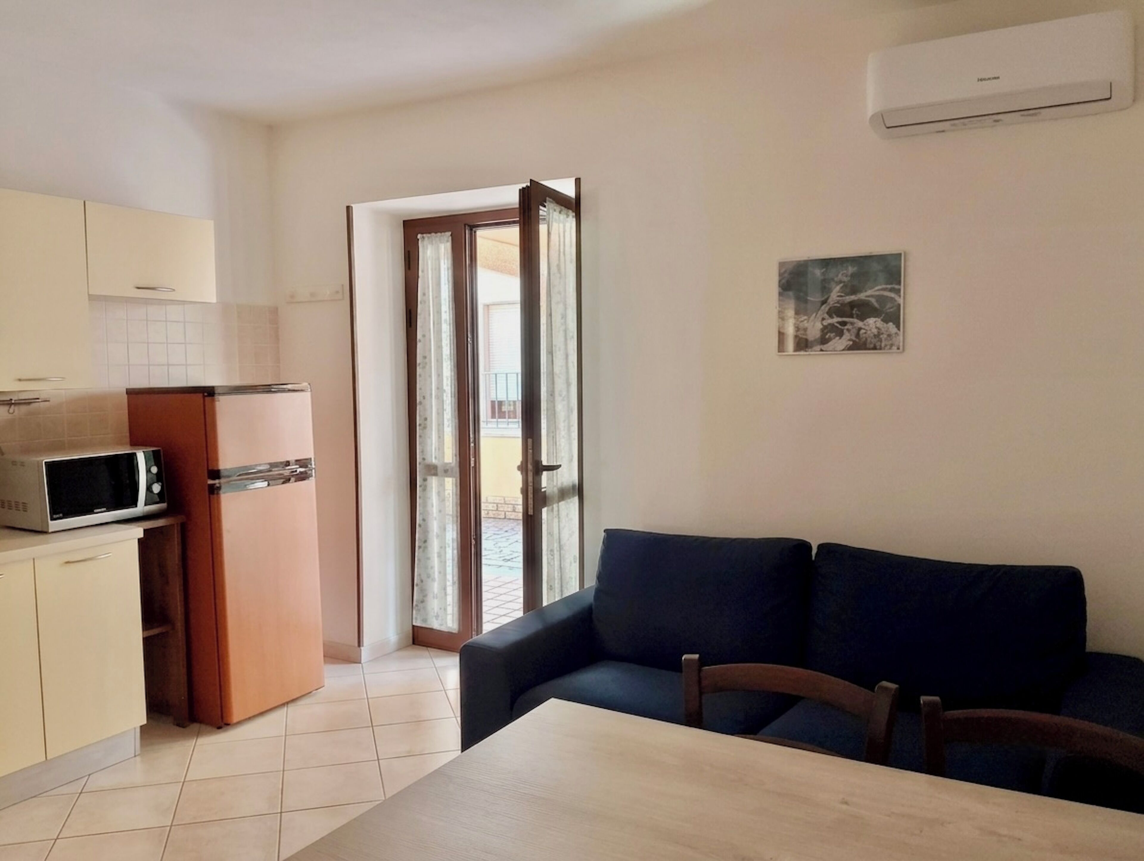 Familienapartment | Wohnbereich | 24-Zoll-Flachbildfernseher mit Kabelempfang