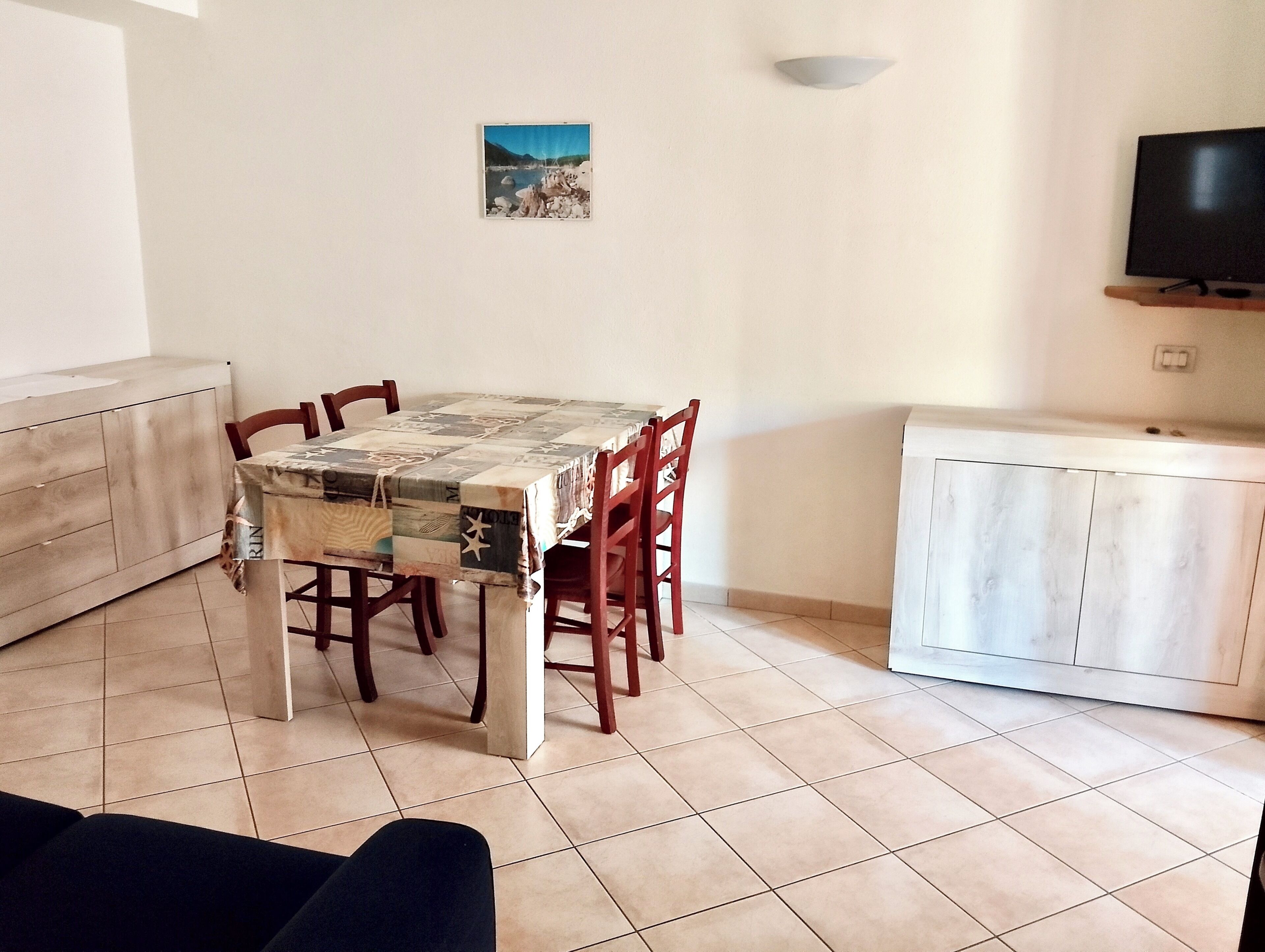 Comfort-Apartment | Wohnbereich | 24-Zoll-Flachbildfernseher mit Kabelempfang