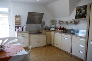 Kühlschrank, Ofen, Herdplatte, Geschirrspüler