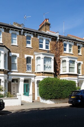 Exterior - Stylish Two-Bed Apt in Brook Green, West London (Greater London)