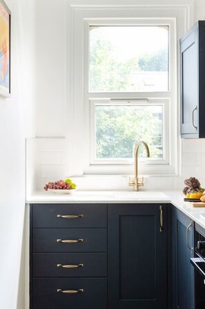 Private kitchen - Stylish Two-Bed Apt in Brook Green, West London (Greater London)