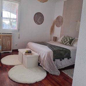 3 chambres, fer et planche à repasser, Wi-Fi gratuit, draps fournis