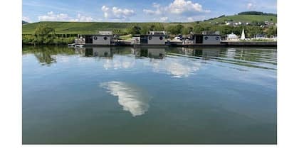 Hausboot in Pölich mit Schwimmbecken