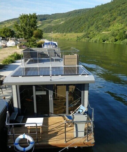 Hausboot in Pölich mit Schwimmbecken