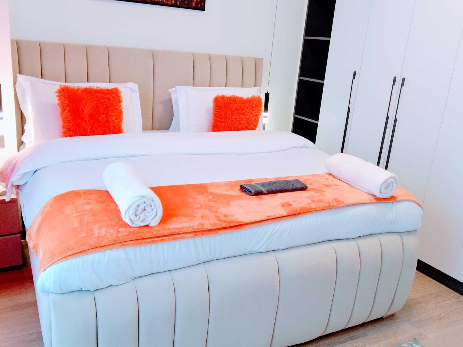 Apartamento clásico, balcón, vistas a la ciudad | Escritorio y espacio para trabajar con un portátil