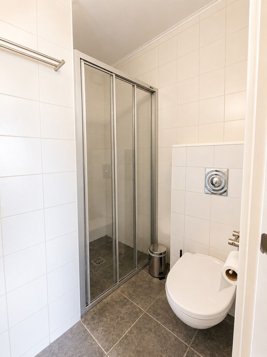 Een douche, handdoeken
