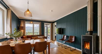 Ski in/Ski out with Style and Scenic Views