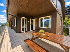 Outdoor dining - Ski in/Ski out with Style and Scenic Views (Hemsedal)