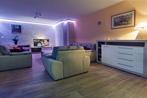 Smart TV - Villa Natasha with Pool (Makarska)