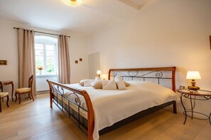 2 bedrooms, desk, free WiFi, bed sheets - Holiday home in Niederehe with Wi-Fi (Niederehe)