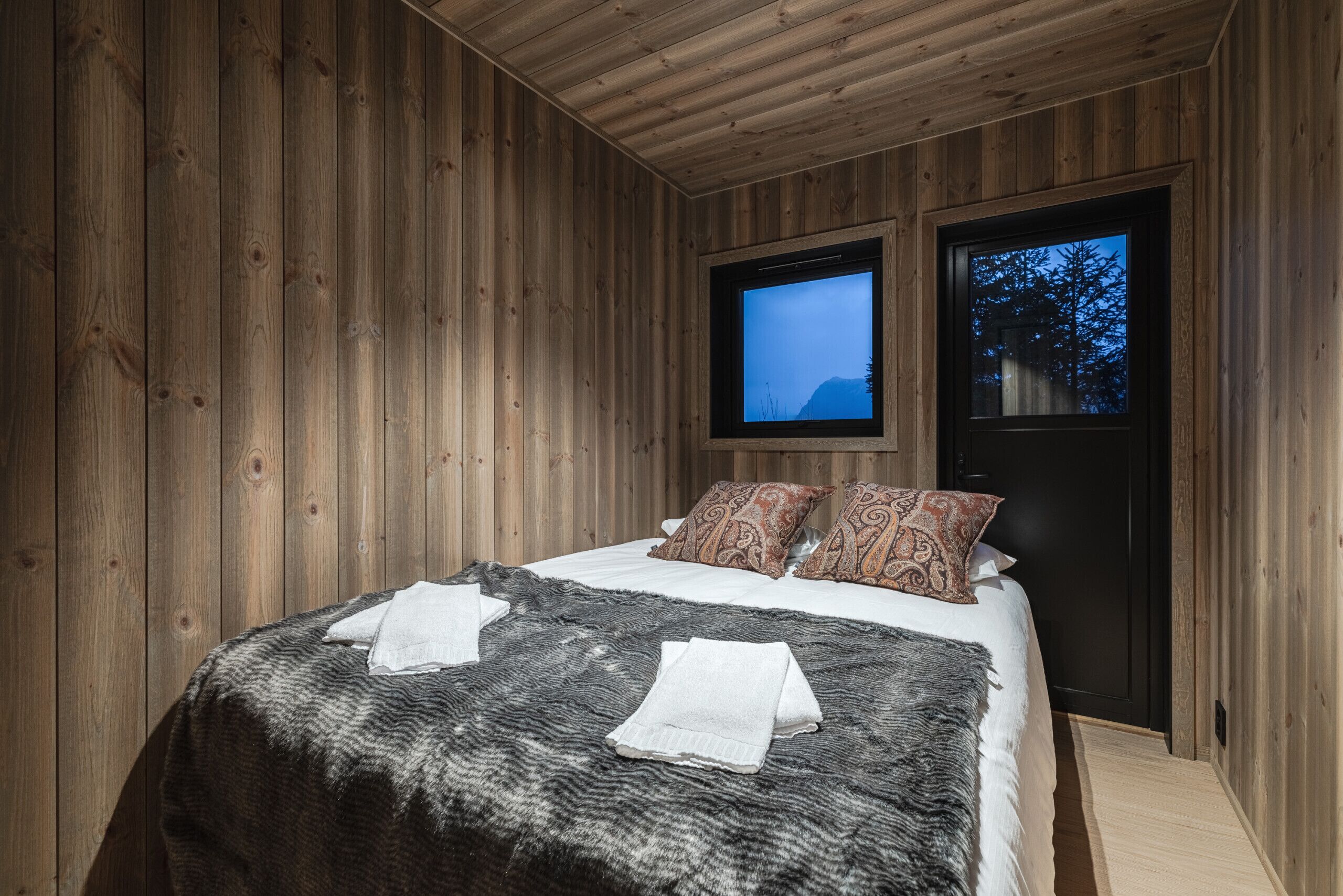 4 bedrooms, WiFi (free), bed sheets