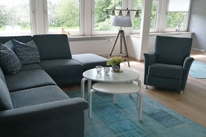 Smart TV, DVD player, ping pong, books - at the Kardel holiday farm (Osterhever)