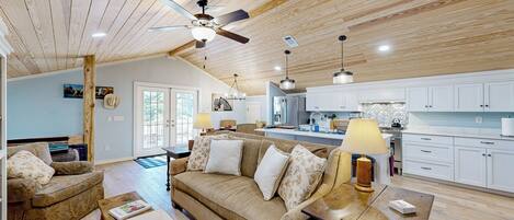 TV, fireplace, DVD player, books