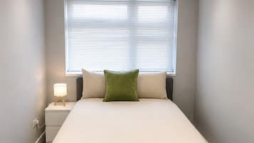 4 habitaciones, tabla de planchar con plancha, wifi y ropa de cama