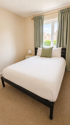 4 bedrooms, iron/ironing board, WiFi, bed sheets - Comfortable 4BR House -Families, Groups & Business (Bradwell Common)