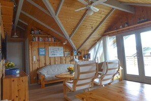 Smart-TV, Kamin, Stereoanlage