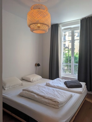 Room - Vrbo Property (Paris)