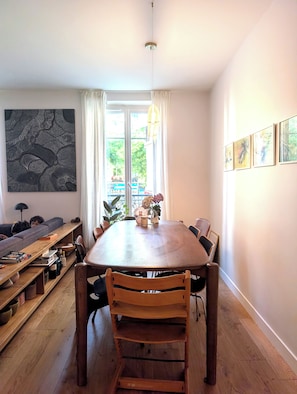 Dining - Vrbo Property (Paris)