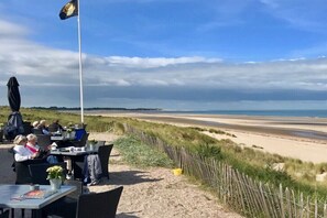 Outdoor dining - Holiday home with 2 bedrooms (Vrouwenpolder)