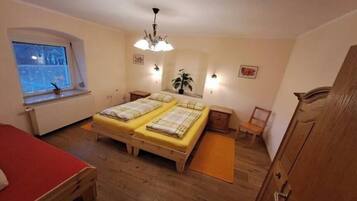 6 Schlafzimmer, Bügeleisen/Bügelbrett, kostenloses WLAN, Bettwäsche
