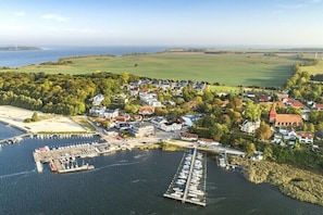 Marina - Holiday home in Altefähr with swimming pool (Altefähr)
