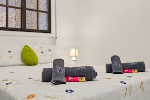 2 habitaciones, tabla de planchar con plancha, wifi y ropa de cama 