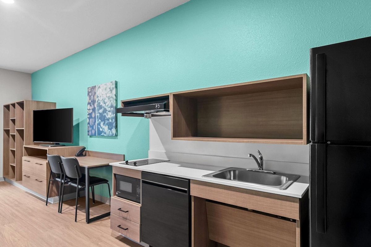 Habitación, 2 camas de matrimonio, no fumadores (Mobility, Roll-in Shower) | Escritorio, espacio para trabajar con un portátil, wifi gratis