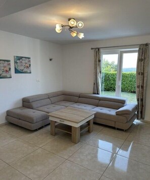 Smart TV, DVD player, books - Stefan's holiday home (Buje)