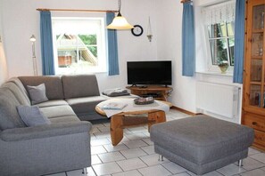 Smart-TV, Kamin, DVD-Player, Tischtennisplatte