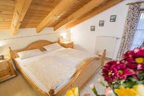 Bügeleisen/Bügelbrett, kostenloses WLAN, Bettwäsche
