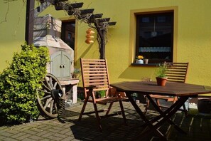 Outdoor dining - Holiday apartment with 2 bedrooms (Ostritz)
