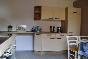 Coffee/tea maker, fridge, oven, stovetop - Holiday apartment with 2 bedrooms (Ostritz)