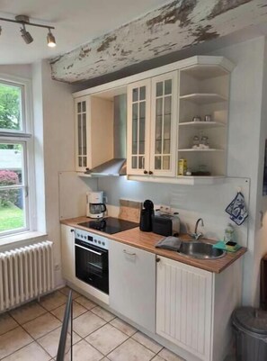 Private kitchen - Vacation Rental 03: Haubarg Hochdorfer Garten (Tating)