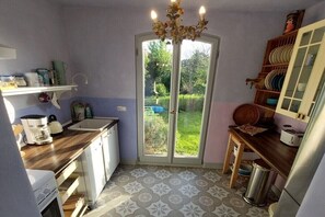 Coffee/tea maker, fridge, oven, stovetop - Holiday apartment with 2 bedrooms (Nauen Ot Wachow)