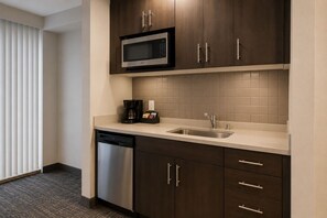 Private kitchen - Bright 1BR City Stay Close to Toronto’s Best Attractions (Toronto)