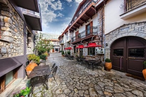 Outdoor dining - Spa Guest House by White Hills (Arachova)