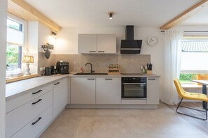 Coffee/tea maker, fridge, microwave, oven - Holiday home with 3 bedrooms (Bütgenbach)