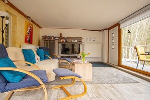 Smart-TV, Kamin, Bücher