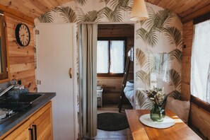 Interior - La Roulotte - Natural charm for 6 people, near the Nideck Waterfalls (Oberhaslach)