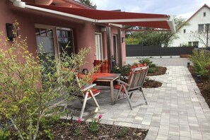 Outdoor dining - Holiday apartment with 1 bedroom (Mönchgut)