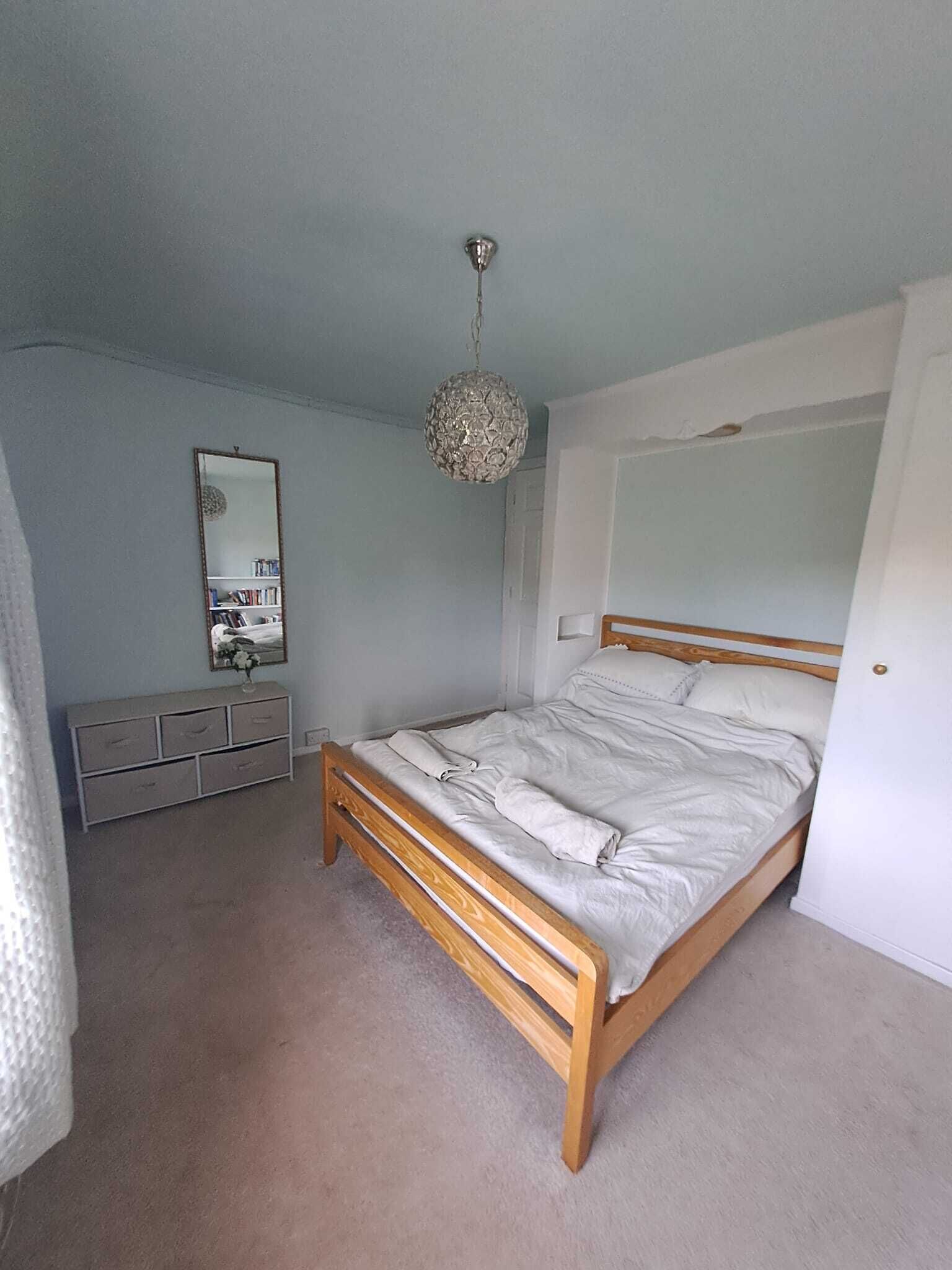 Iron/ironing board, travel cot, WiFi, bed sheets