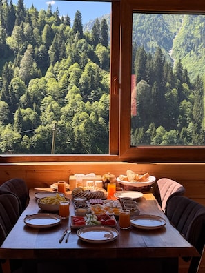 Family Quadruple Room, Mountain View | Shared kitchen | Mini-fridge, electric kettle, highchair, cookware/dishes/utensils - Feel Ayder (Çamlıhemşin)